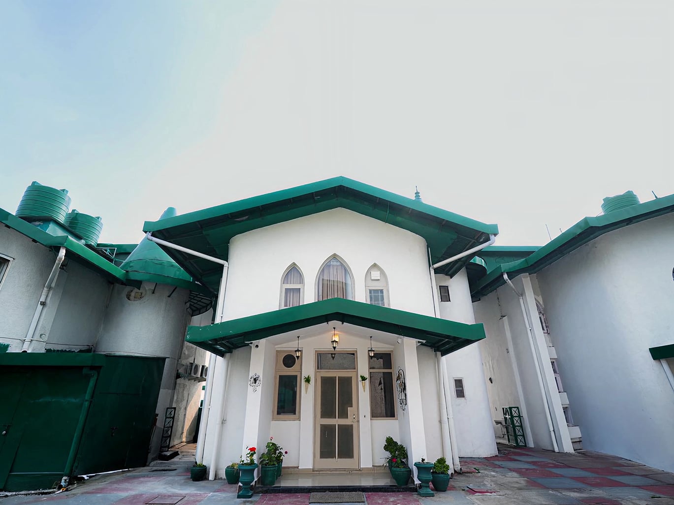 Hogwarts Villa — view 1