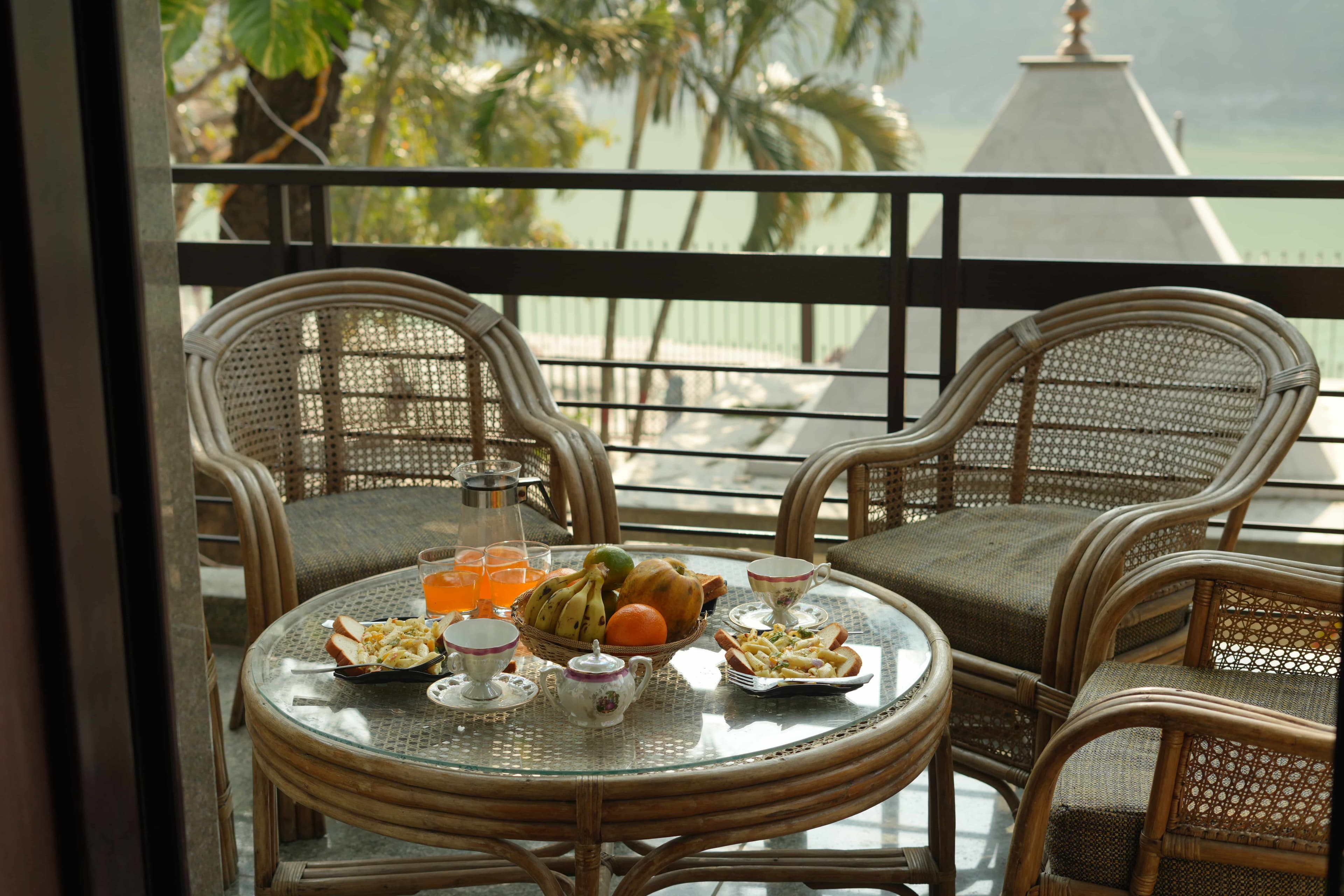 Curated In-Villa Dining